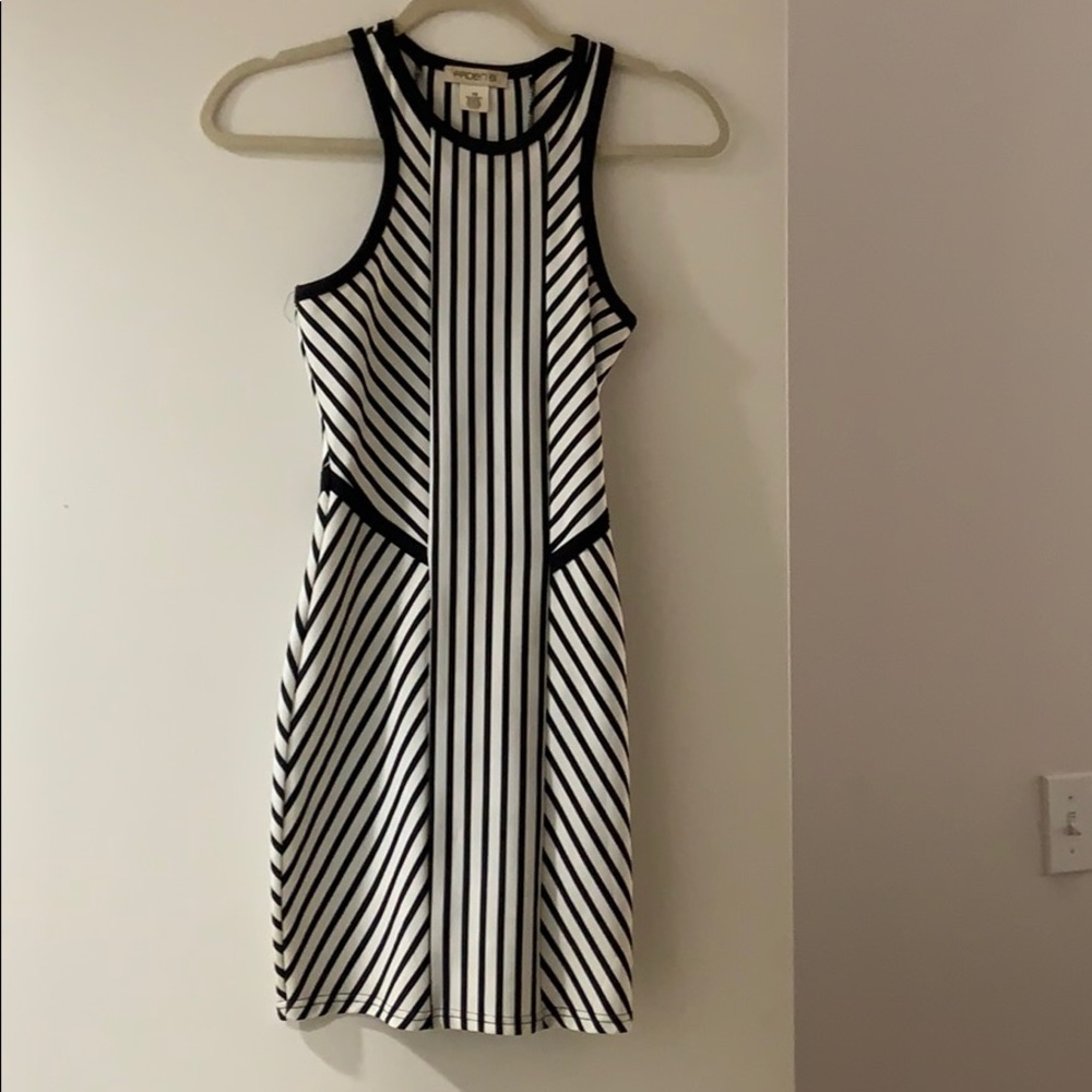 Arden B body con dress